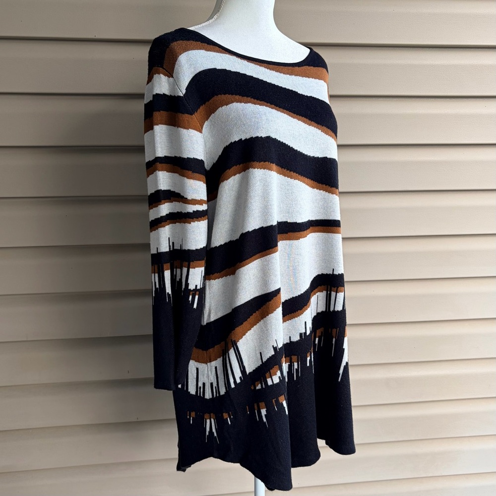 •Ruby Rd.• Abstract Asymmetrical Tunic Length Sweater - Size 1X - Picture 4 of 7